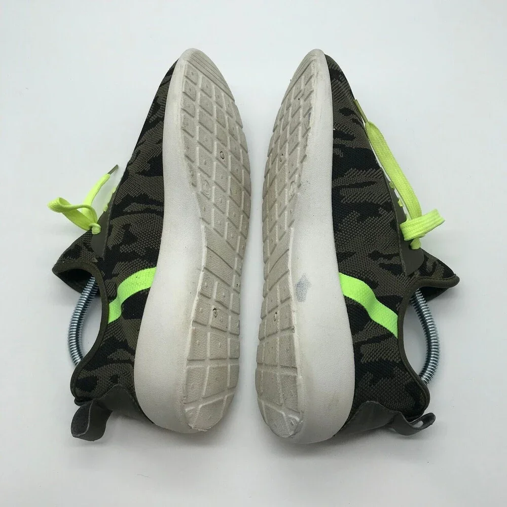 Niki Woman's size 10 Sneakers  Stretch Camo Lightweight Shoes Comfy Camouflage